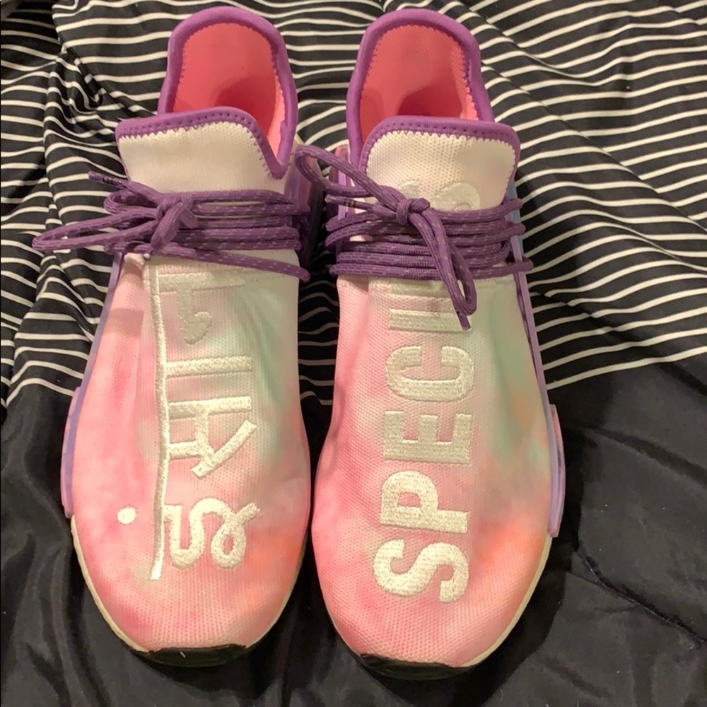 Pharrell nmd human race holi festival “pink glow”